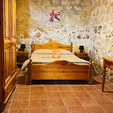 Tan-nahla Farmhouse Il-Pergla